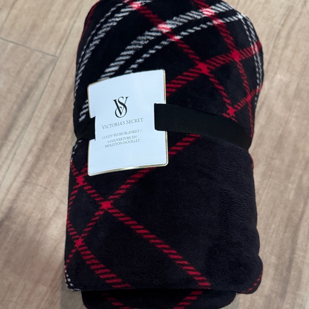 Victoria's Secret Black and Red Plaid plush blanket 50x60